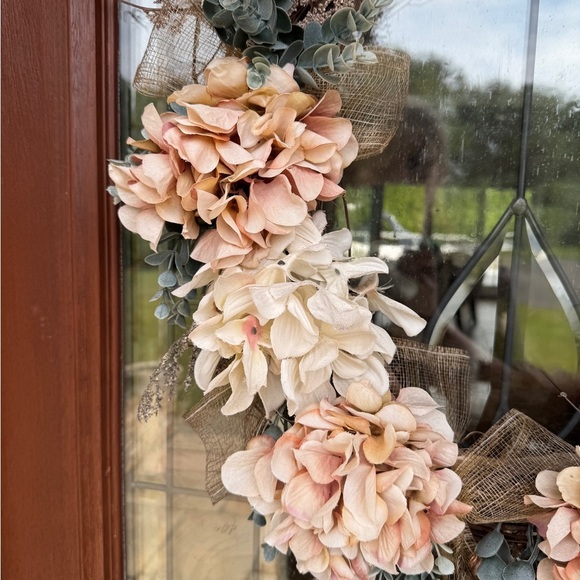 22 Inch Beautiful Summer Floral Twig Wreath with Peach and Cream Flowers- Burlap - Picture 2 of 7